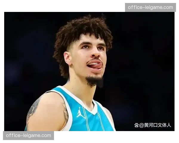 拉梅洛·鲍尔7记三分贡献24分6助攻，黄蜂核心外线火力支撑